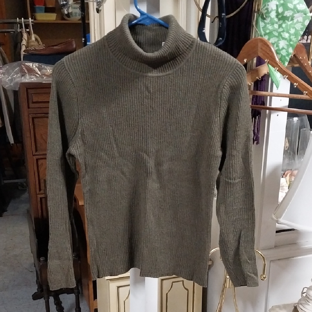 Erika & Co. Olive Green Ribbed Turtleneck Sweater